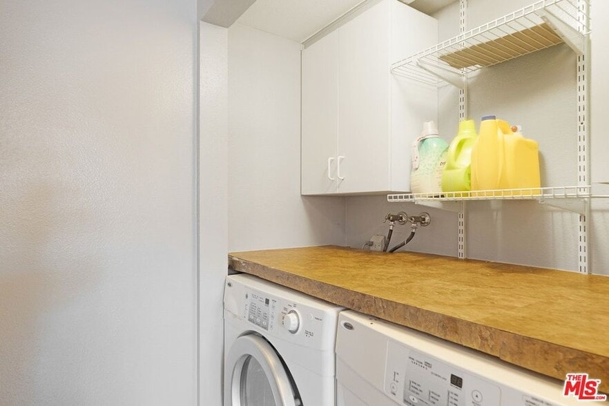 Building Photo - 2230 N Indian Canyon Dr