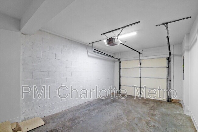 Building Photo - 9707 Mallard Glen Dr