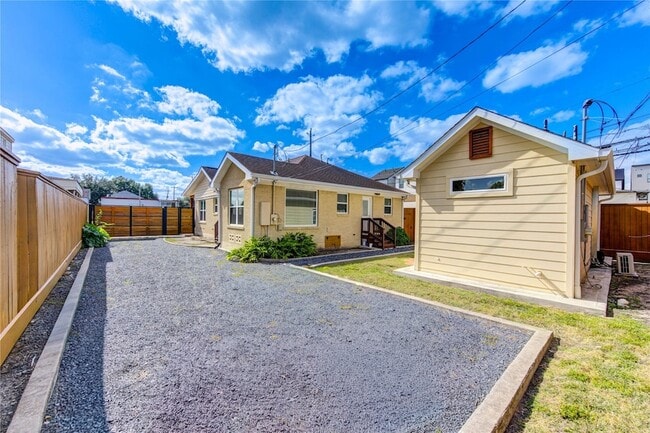 Building Photo - 2401 Eagle St