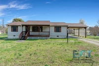 Building Photo - 3 Bedroom/2 Bathroom Home