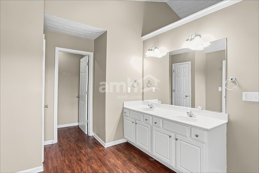 Building Photo - 1158 Low Water Way