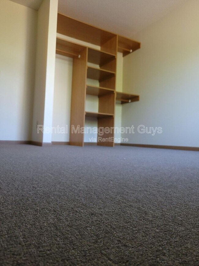 Building Photo - 434 1st Ave NE