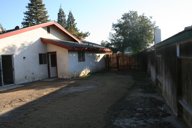 Building Photo - Cute 3 Bed + 2 Bath Home For Rent in Laurelglen Area