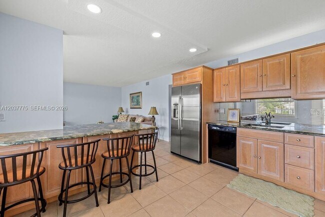 Building Photo - 23 Royal Palm Pl