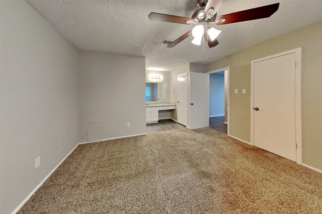 Building Photo - 4718 Lost Lake Ln