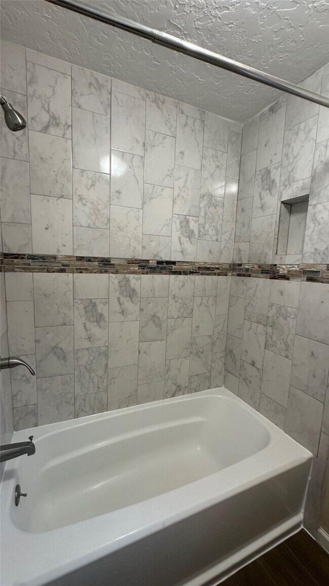 Building Photo - 11503 Briar Forest Dr