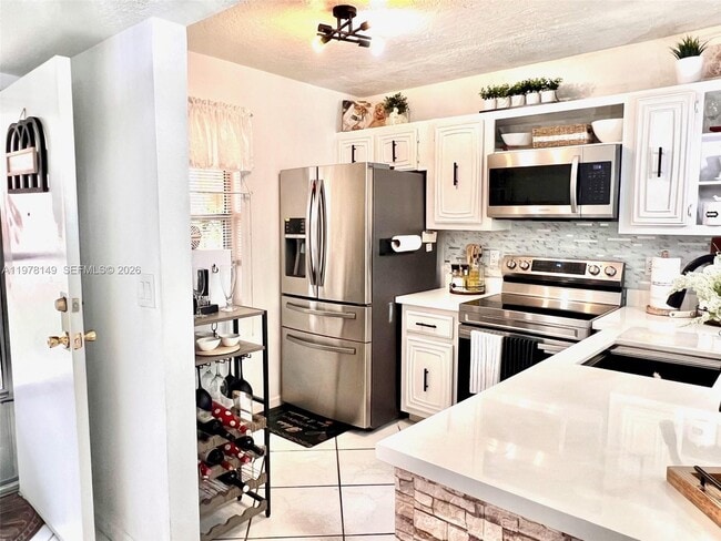 Building Photo - 2811 Somerset Dr