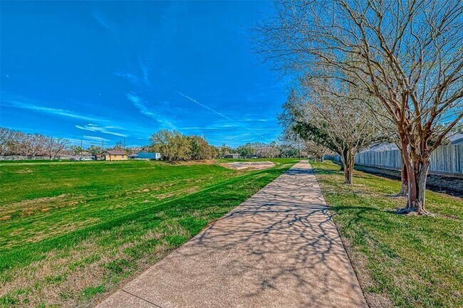 Building Photo - 4903 Knights Branch Dr