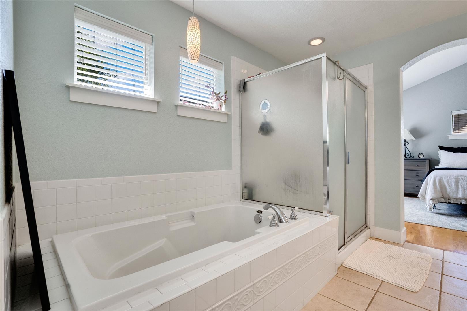 Spa-like 5-piece primary bath - 4144 Lost Canyon Drive