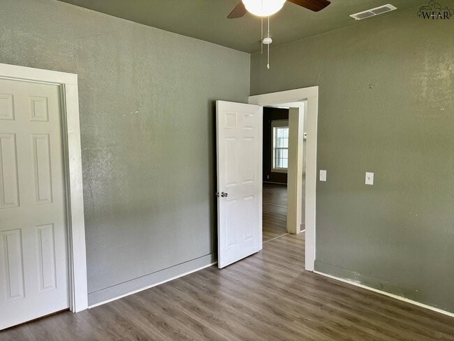Building Photo - 2121 Ave I
