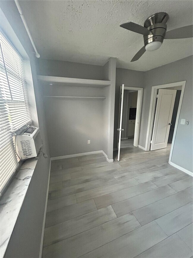 Building Photo - 1720 NW 1st Pl