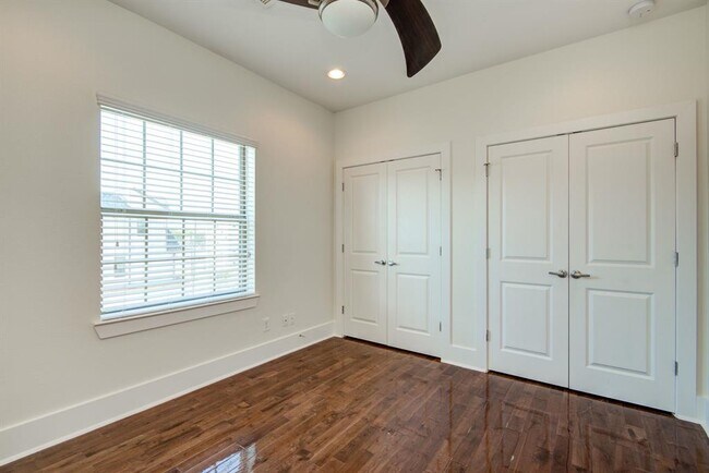 Building Photo - 1721 Thompson St