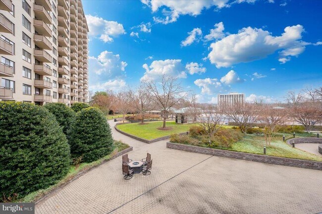 Building Photo - 5225 Pooks Hill Rd