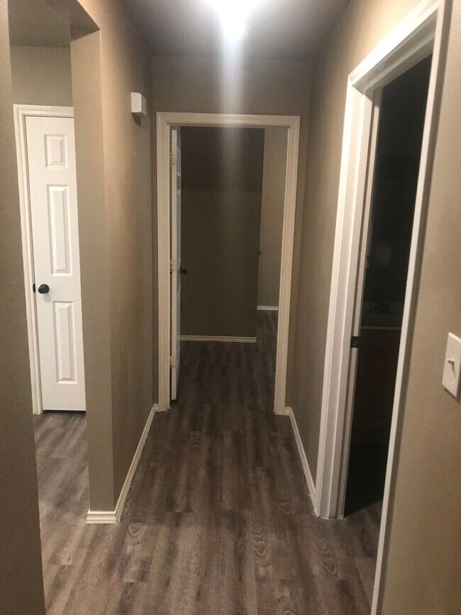 Building Photo - 526 46th St