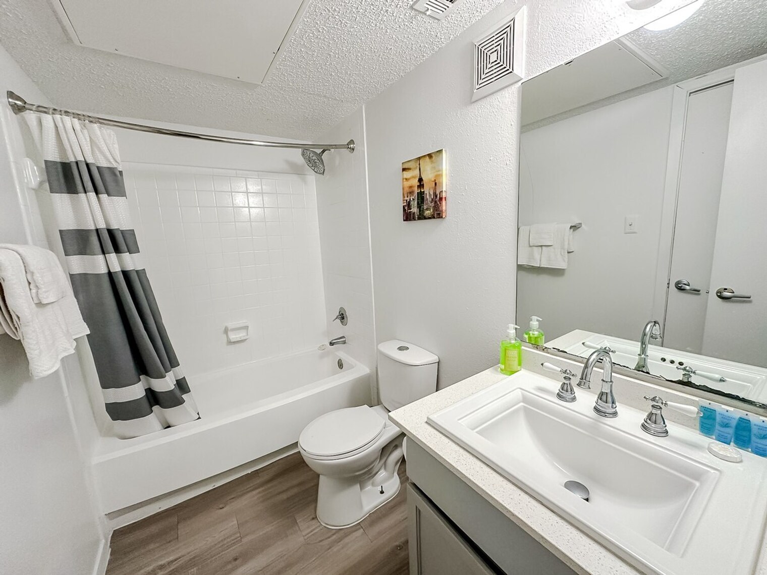 Building Photo - 1071 Clayton Ln