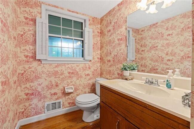 Building Photo - 766 Chesterfield Dr