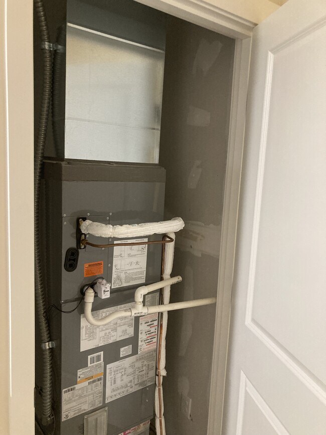 Building Photo - 1812 S 250th St