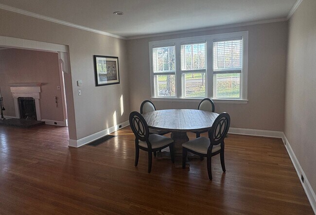 Building Photo - 5BR/2.5 Bath in Prime 12 South | Park-Facing | Two Sunrooms | Walkable Luxury Living