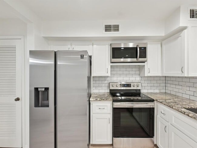 Building Photo - 1812 Saxony Ln