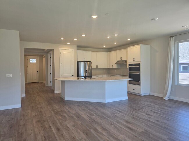 Building Photo - 3 Bedroom Plus Den Rambler in Arborwood!