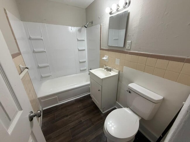 Building Photo - 6001 California Ave