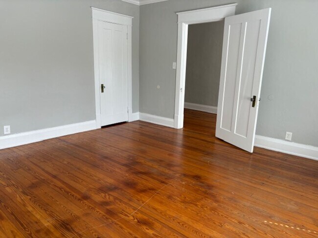 Building Photo - Historic Downtown Murfreesboro TN 3050 SF, 5BR/2BA for rent