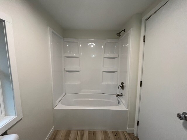 Building Photo - 1301 E 6th St