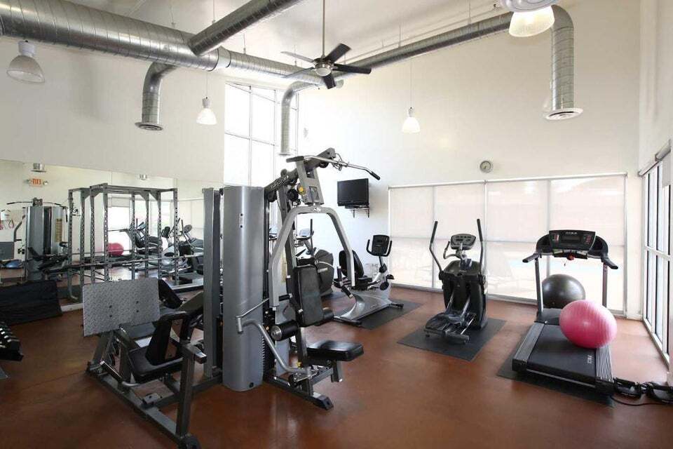 Building Photo - 1850 E Maryland Ave