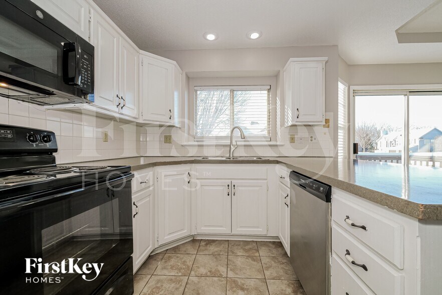 Building Photo - 409 Sandra Ln