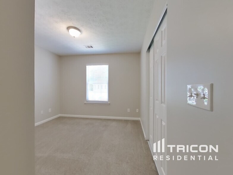 Building Photo - 105 Drury Ln