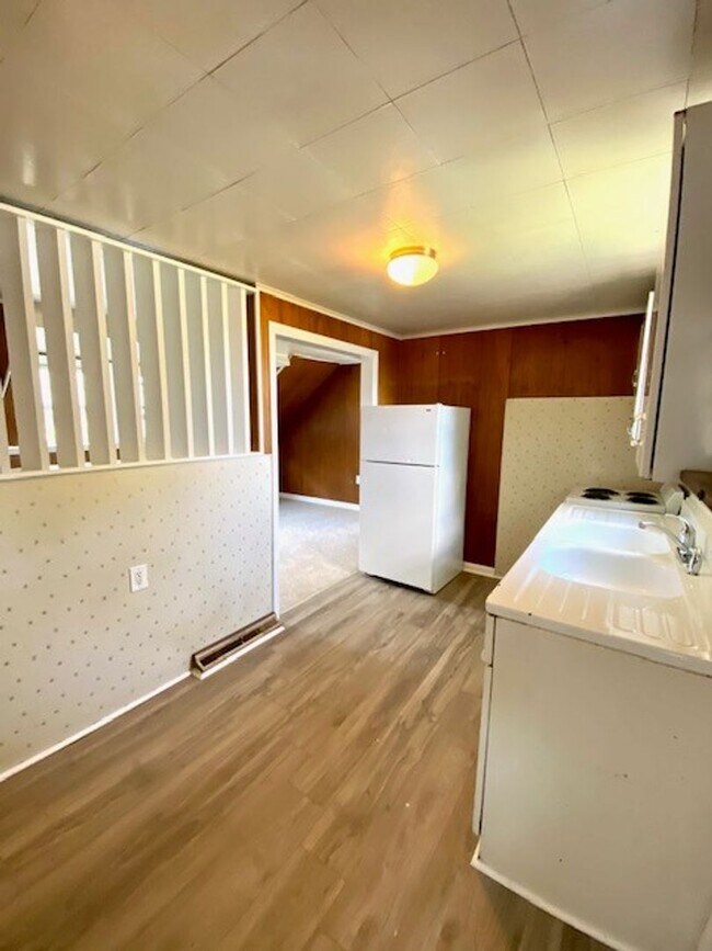 Building Photo - 746 Summit Ave