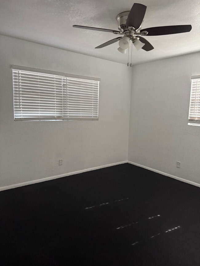 Building Photo - 415 E 49th St