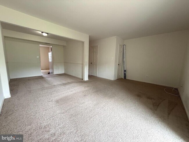 Building Photo - 721 Olde Greenwich Cir