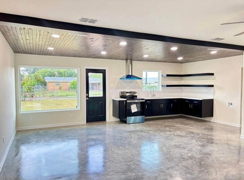 Building Photo - 2125 Camellia Ave