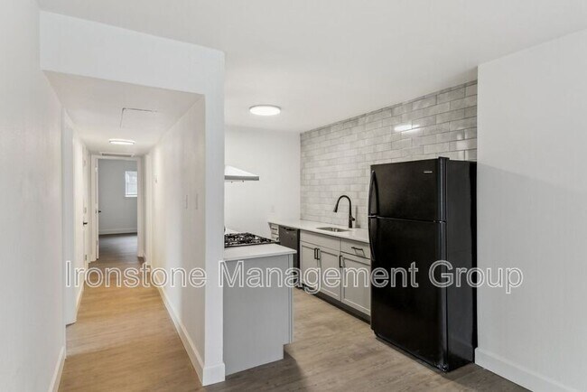 Building Photo - 4525 E 31st St