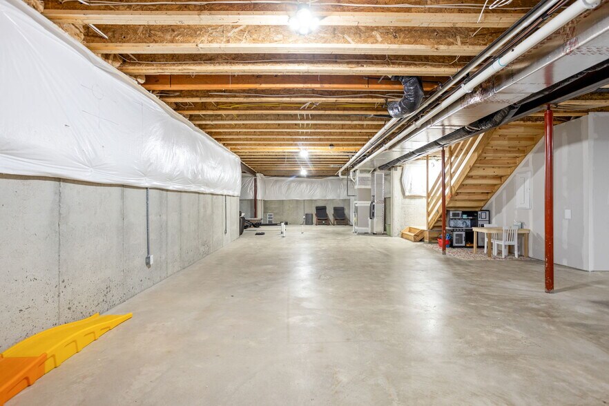 Building Photo - 1265 Sussex Ct