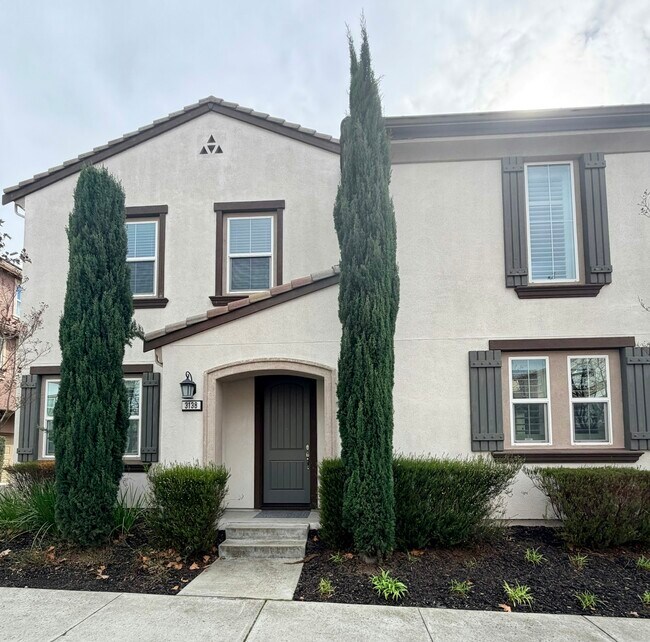 Building Photo - 3138 Vittoria Loop