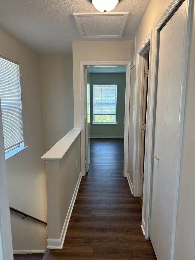 Building Photo - 327 Georgetowne Ct
