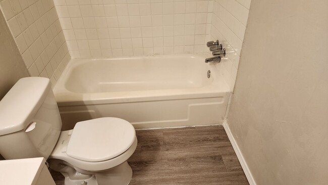 Building Photo - 4300 S. Portland #6