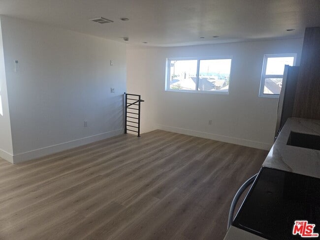 Building Photo - 3209 W 18th St