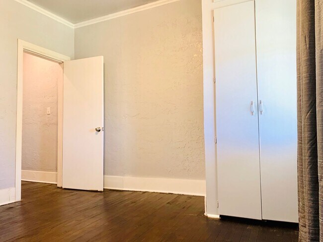 Building Photo - Beautiful 3BD 2BA Craftsman Home Located in Historic Mesta Park!!!