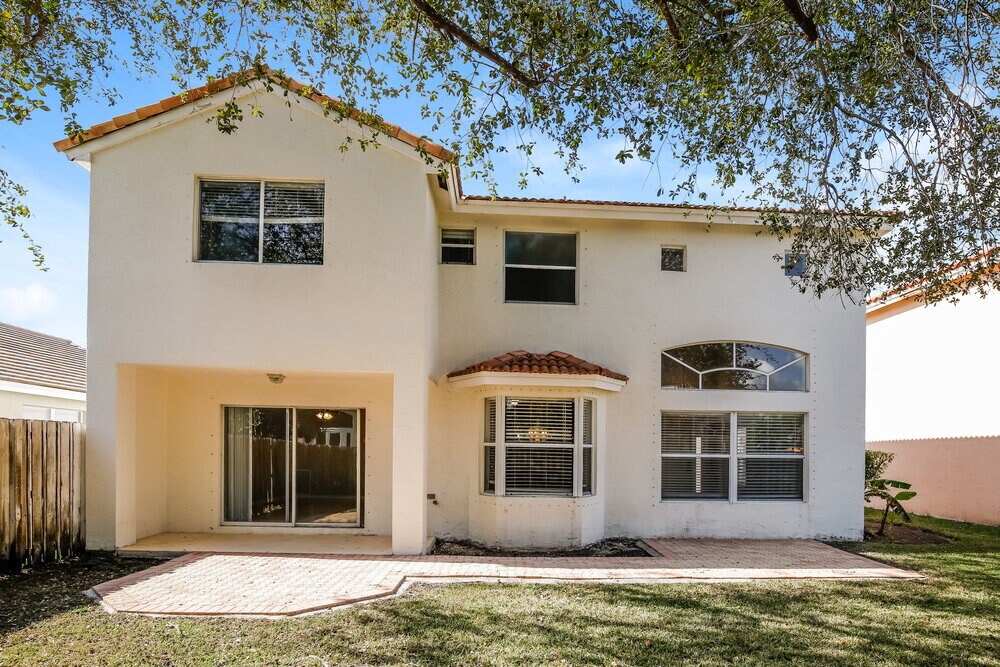 Building Photo - 333 SW 195th Ave