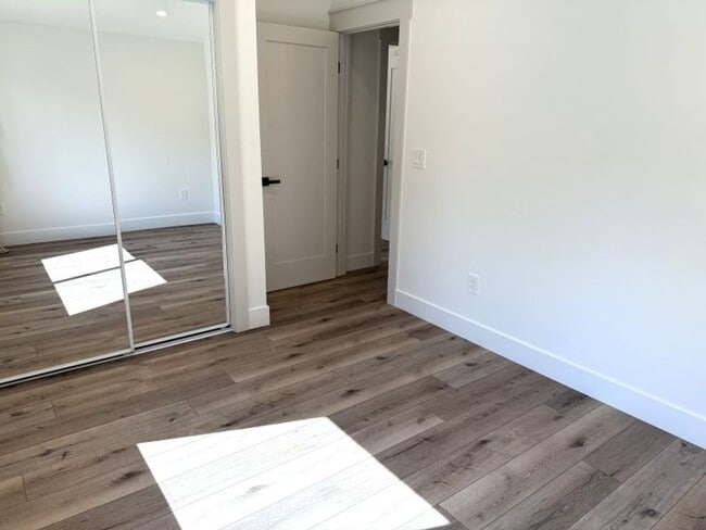 Building Photo - Beautifully Renovated, Pet Friendly Novato...