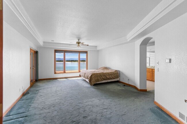 Building Photo - 4 Bedroom 4 Bathroom Property on Boyd Lake