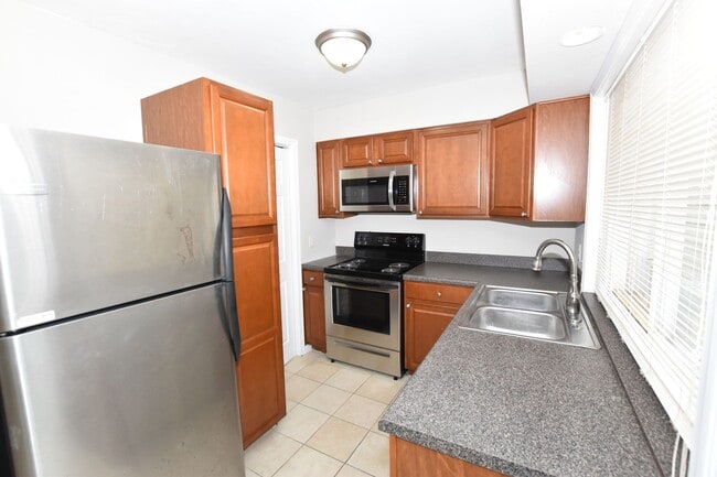 Building Photo - 3 Bedroom 1.5 bathrooms