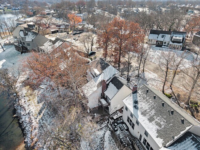 Building Photo - Renovated Lakefront 5 Bedroom Home with 2 Garages!