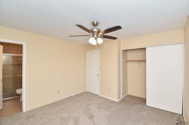 Building Photo - 2878 S 18th Ave