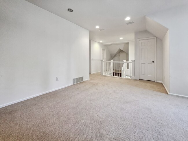 Building Photo - Stunning 4-Bedroom Home with Luxurious Mas...