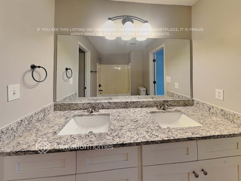 Building Photo - 113 Daisy Cir