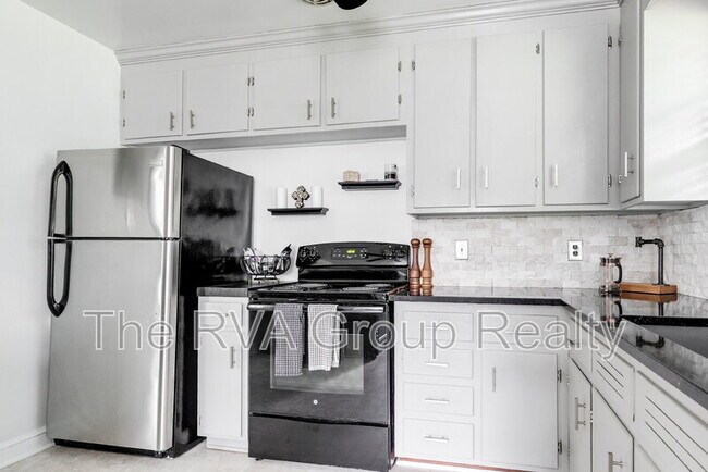 Building Photo - 6325 Glyndon Ln